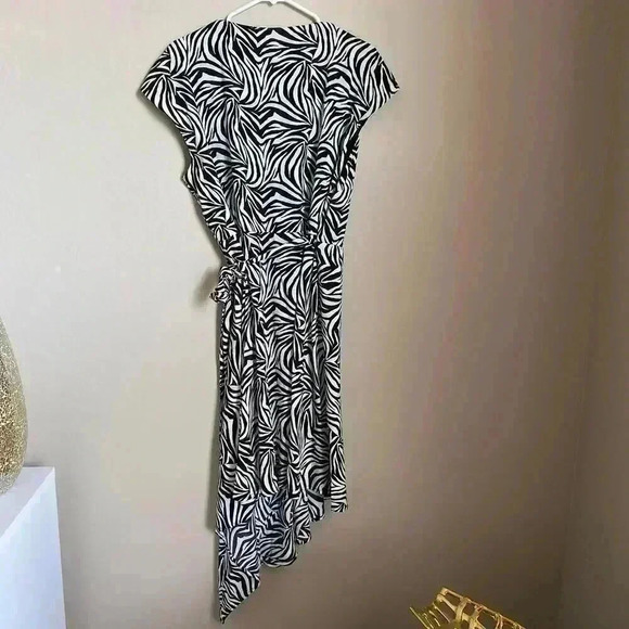 Vince Camuto Zebra Print Asymmetrical Wrap‎ Dress - Picture 12 of 12